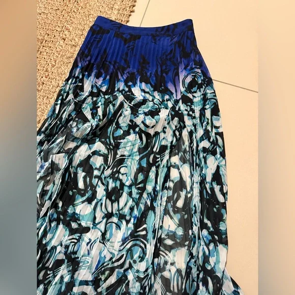 Elegant Blue and Black Women's Skirt - Picture 5 of 10